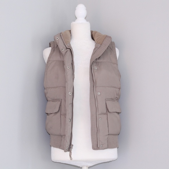 GAP Jackets & Blazers - ⬇️$40 Gap Tan Down Button Up Vest SZ XS